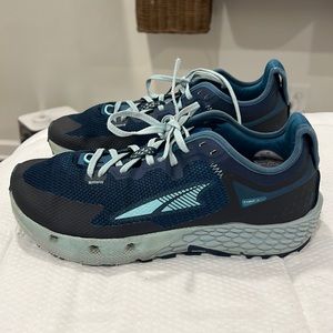 Women Altra sneaker size 10.5